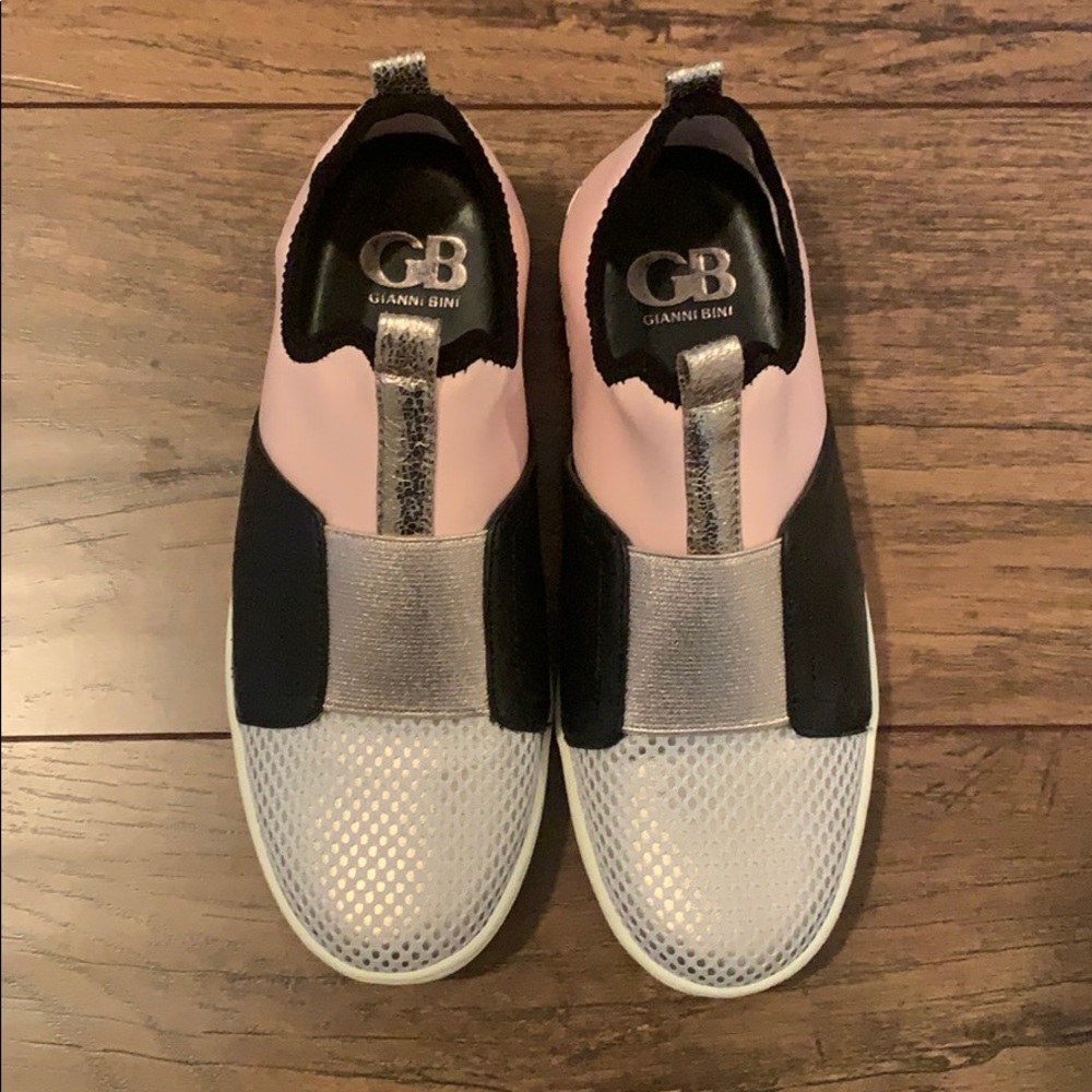 Gianni Bini Slip ons